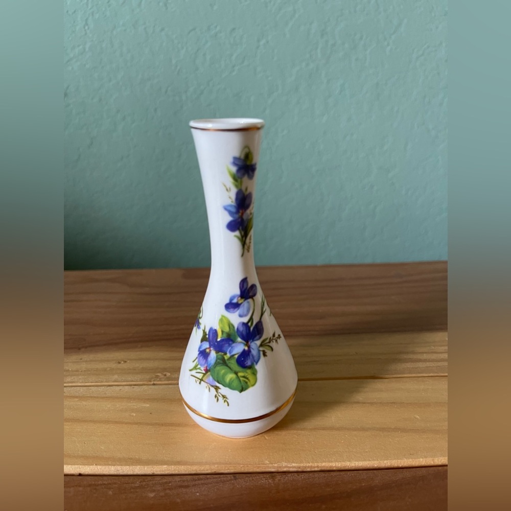 VINTAGE SHEER ELEGANCE FINE ENGLISH BONE CHINA BUD VASE 4.5”
